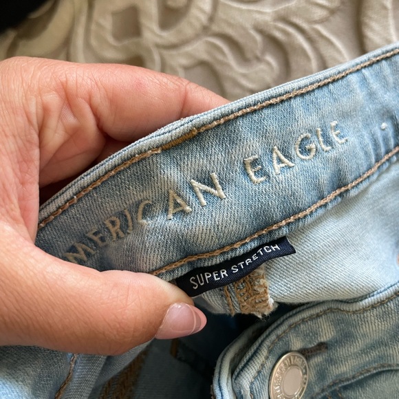 Size 12 Light Washed American Eagle Jeans with rip on the knee - Picture 4 of 5